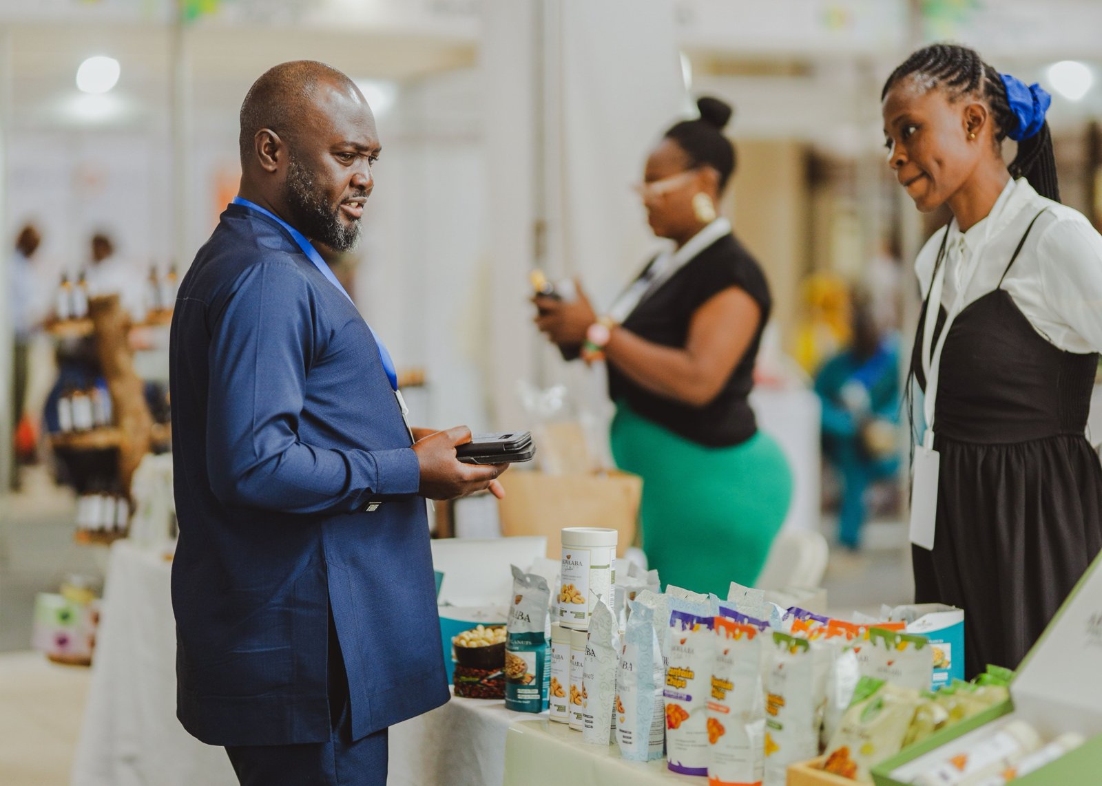 Trade fairs are a key channel for businesses to find Halal food distributors. Illustrative photo: Unsplash.