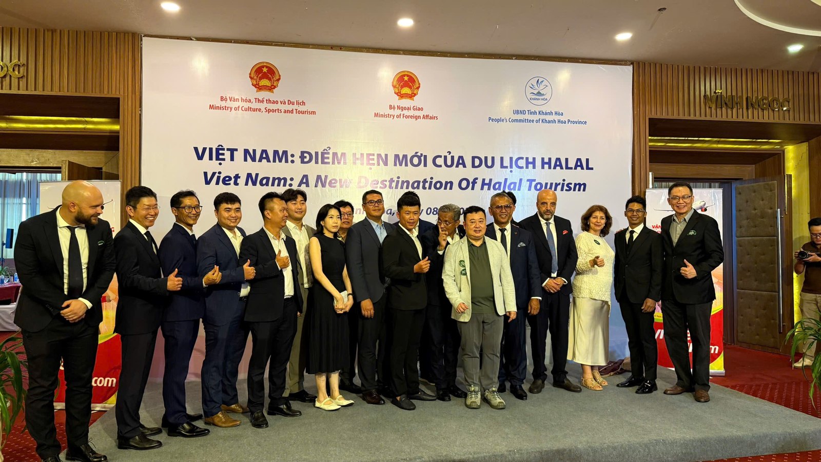 Domestic and international delegates at the conference “Vietnam: a new destination for Halal tourism”, Khanh Hoa, 8 July 2026. Photo: HalalHub.vn archive.