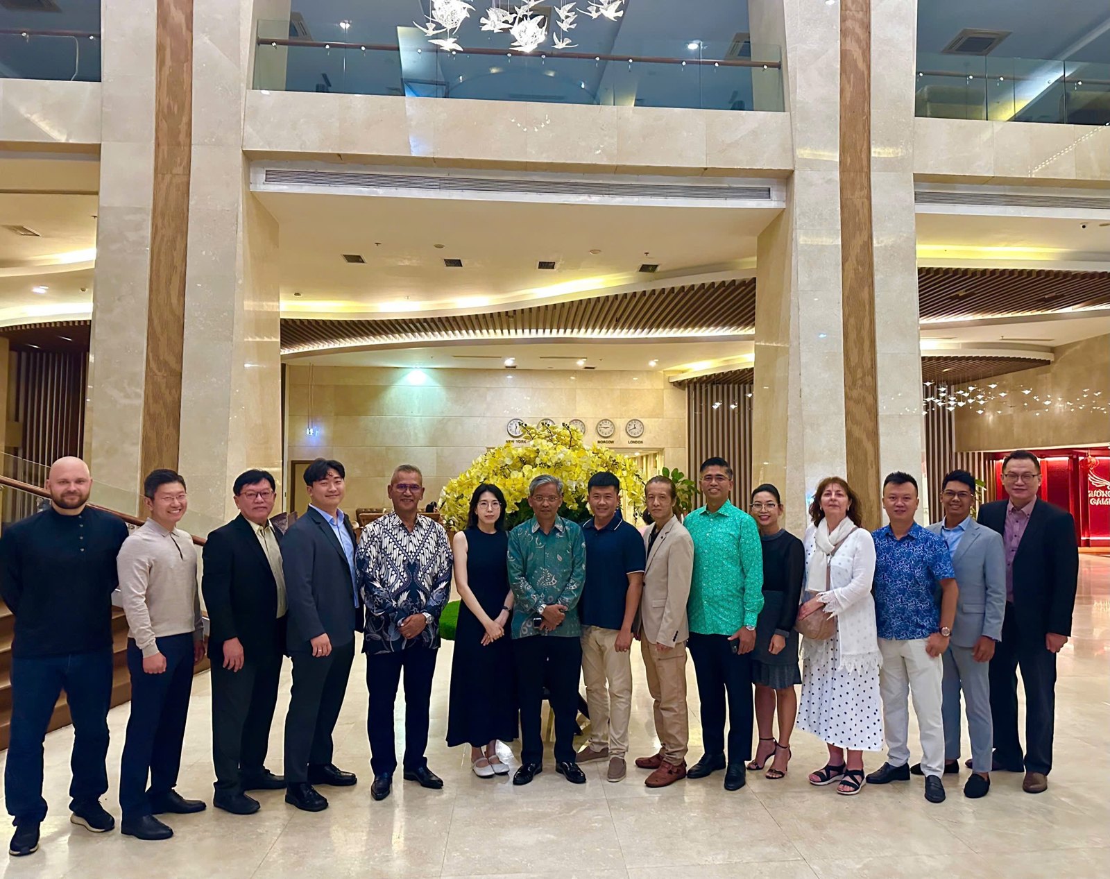 Domestic and international delegates networking on the sidelines of the Vietnam Halal Tourism Conference in Nha Trang, July 2026. Photo: HalalHub.vn archive.