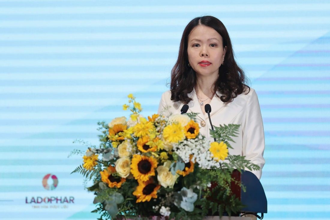 Bà Nguyễn Minh Hằng, Thứ trưởng Bộ Ngoại giao, phát biểu khai mạc hội nghị. · Nguồn: Halal Hub Việt Nam