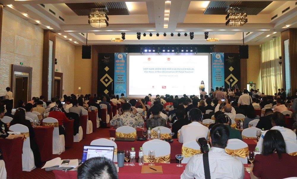 Toàn cảnh hội nghị tại khách sạn Mường Thanh Luxury Nha Trang. · Nguồn: Halal Hub Việt Nam